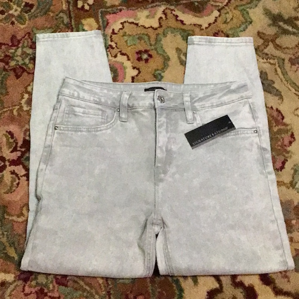 NWT SIGNATURE STUDIO WOMENS JEANS